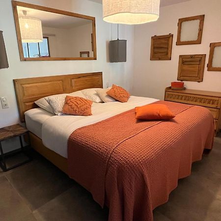 Robion en Luberon Hestia Bed & Breakfast エクステリア 写真