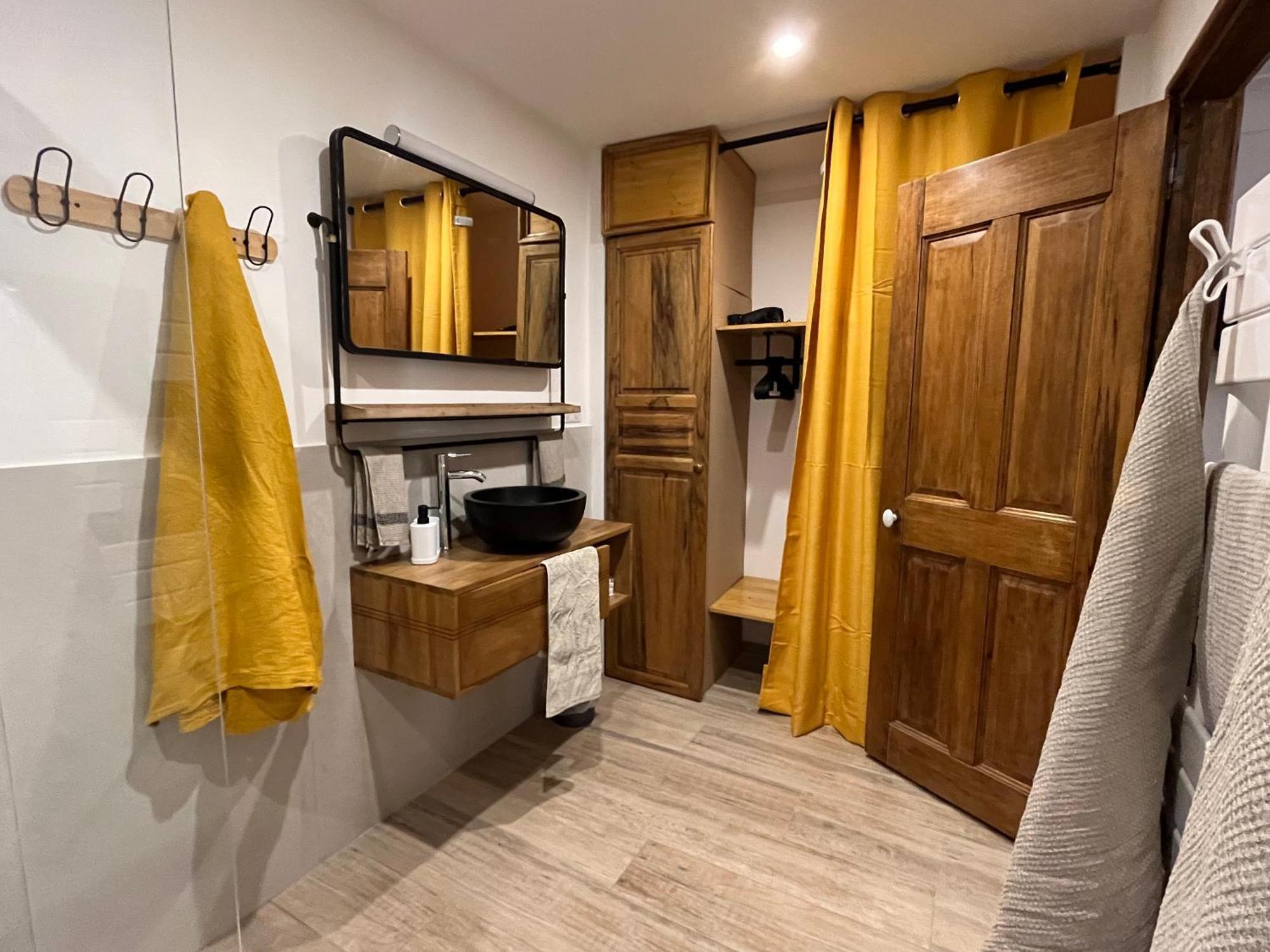Robion en Luberon Hestia Bed & Breakfast エクステリア 写真