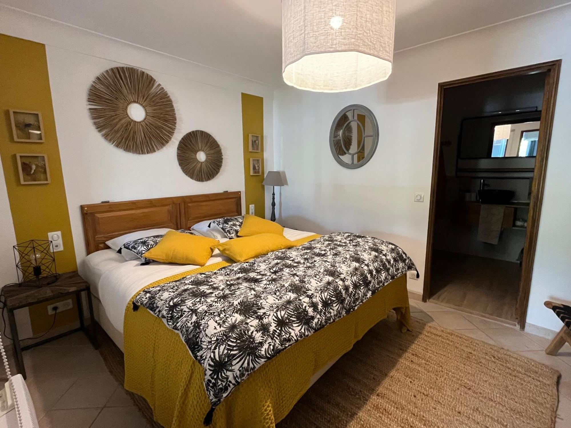 Robion en Luberon Hestia Bed & Breakfast エクステリア 写真